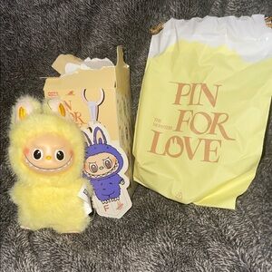 Pop Mart Labubu key keychain!Yellow Furry Monster Doll